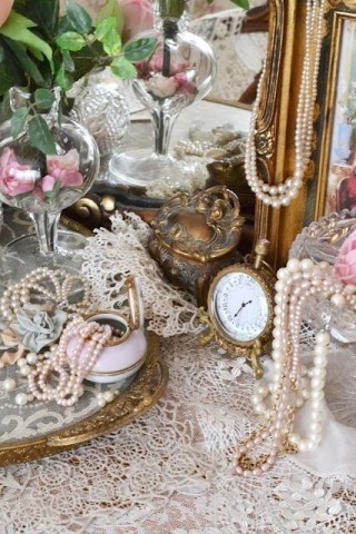 Граница между светом и тенью — ты.