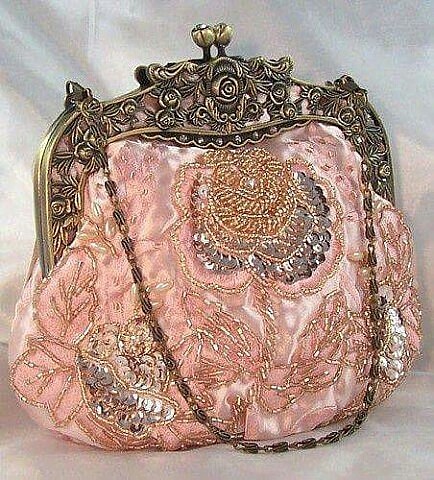 Граница между светом и тенью — ты.