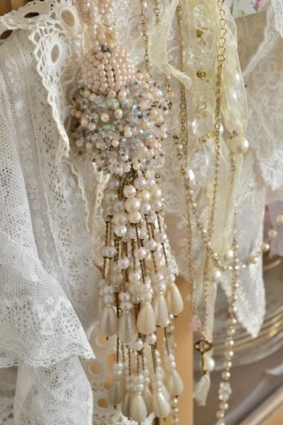 Граница между светом и тенью — ты.