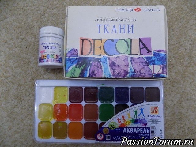 Краски для тонировки. "Декола" акриловая для ткани для лепестков ромашек. Краски акварельные: коричневая - для серединок ромашек, 2 оттенка зеленого - для лепестков ромашек у основания. Краски для тонировки. "Декола" акриловая для ткани для лепестков ромашек. Краски акварельные: коричневая - для серединок ромашек, 2 оттенка зеленого - для лепестков ромашек у основания.