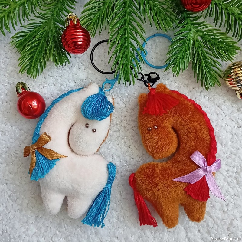 Брелок лошадка Лили