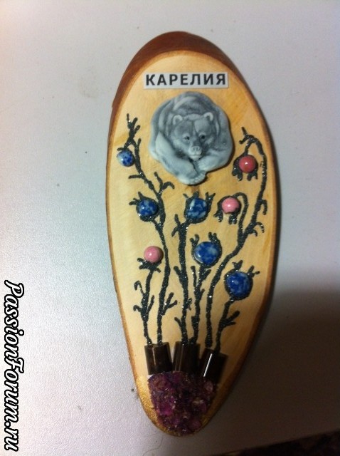Синии камни это лазуриты. Розовые- родонит. А условный горшочек-яшма. Фото, к сожалению, не передаёт красоту и яркость камня. Синии камни это лазуриты. Розовые- родонит. А условный горшочек-яшма. Фото, к сожалению, не передаёт красоту и яркость камня.