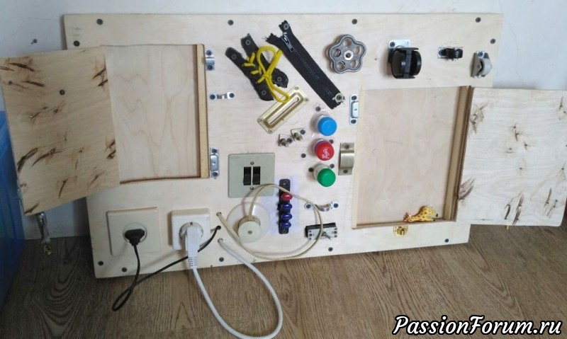 Развивающая доска для детей (Бизиборд).
