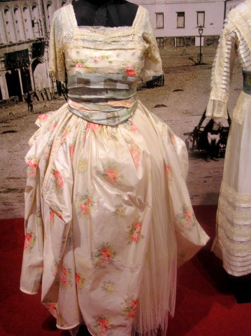 Выставка русского женского платья из музея А. Васильева 1815-1990годы
