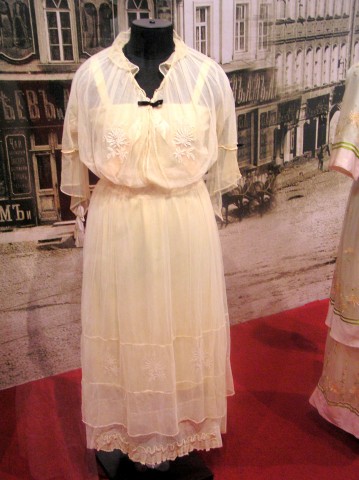 Выставка русского женского платья из музея А. Васильева 1815-1990годы