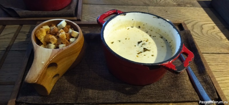 Есть город матросов..... (из песни)