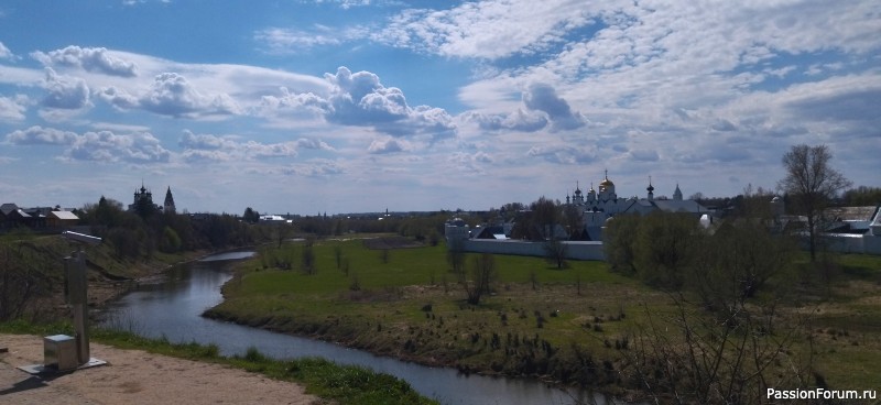 &laquo;В Суздале да в Муроме &mdash; Богу помолиться, в Вязниках погулять, в Шуе &mdash; напиться&raquo; ( поговорка)