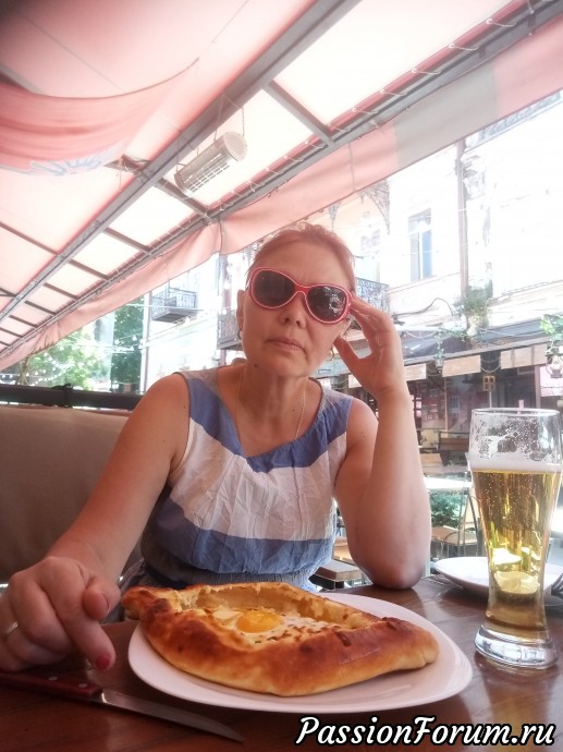 Чурчхела, чурчхела!!! Покупайте чурчхелу! 2 лари - штука! Чурчхела, чурчхела!!! Покупайте чурчхелу! 2 лари - штука!