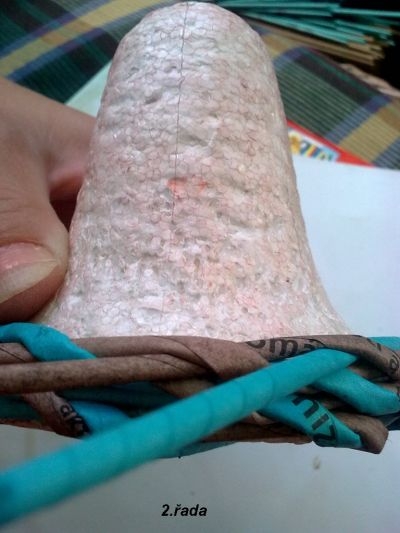 Колокольчик из газетных трубочек