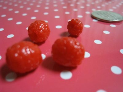 Малина из полимерной глины