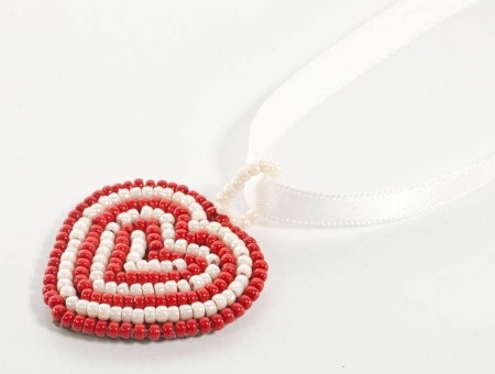 Сердечко из бисера и фетра