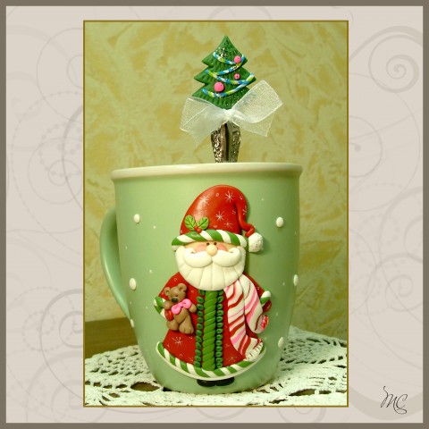 Чашка и ложка чайная с декором из полимерной глины "Дед мороз"