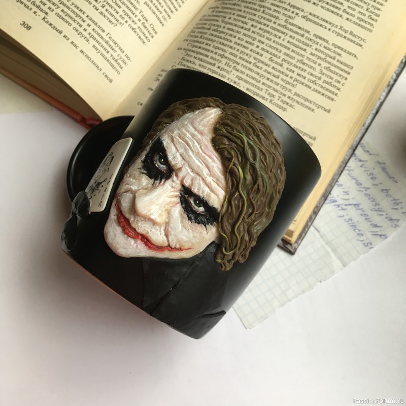 Кружка с декором из полимерной глины "​Джокер"