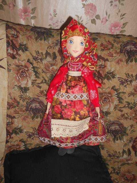 Куклы в русских костюмах.