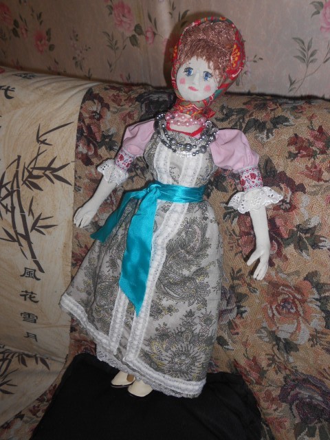Куклы в русских костюмах.