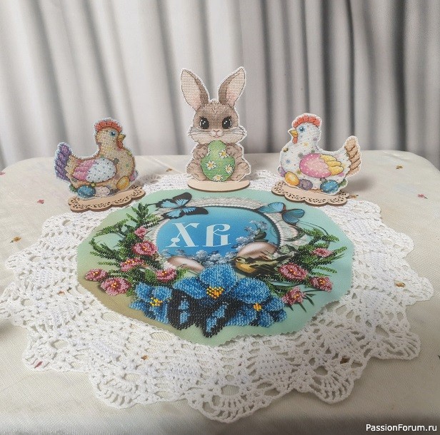 Пасхальный зайка - декоративное украшение.