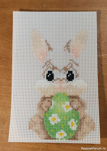 Пасхальный зайка - декоративное украшение.