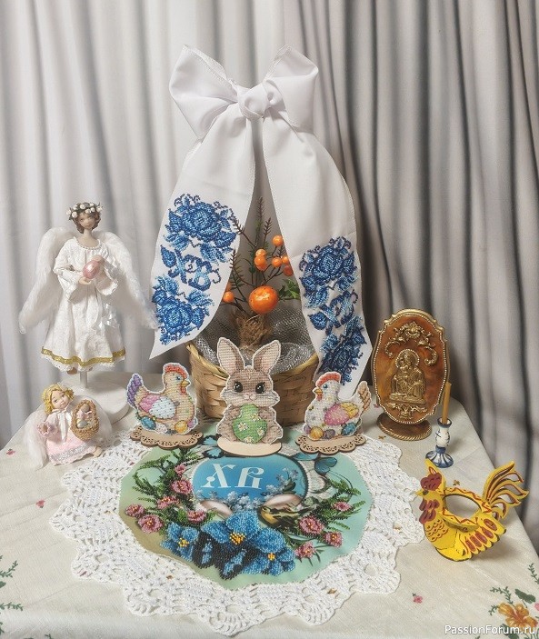 Пасхальный зайка - декоративное украшение.