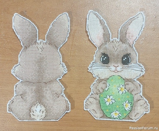 Пасхальный зайка - декоративное украшение.