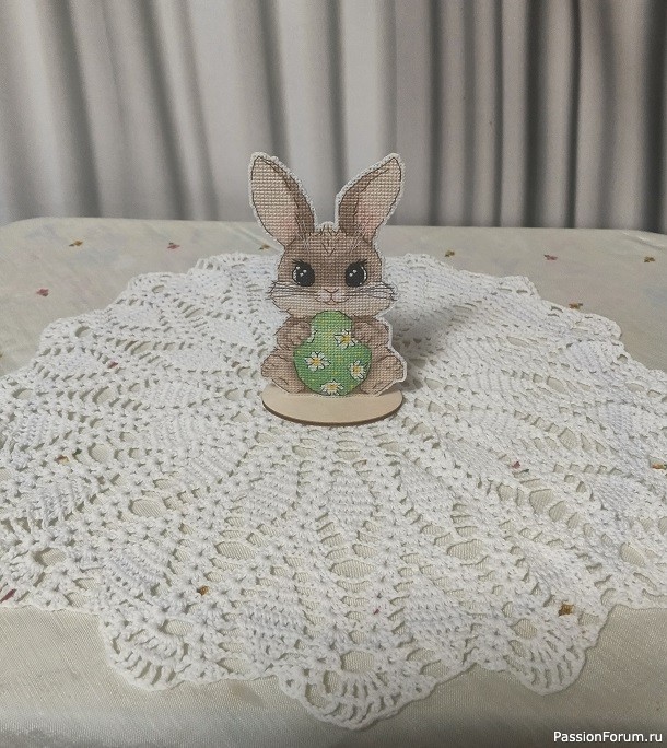 Пасхальный зайка - декоративное украшение.