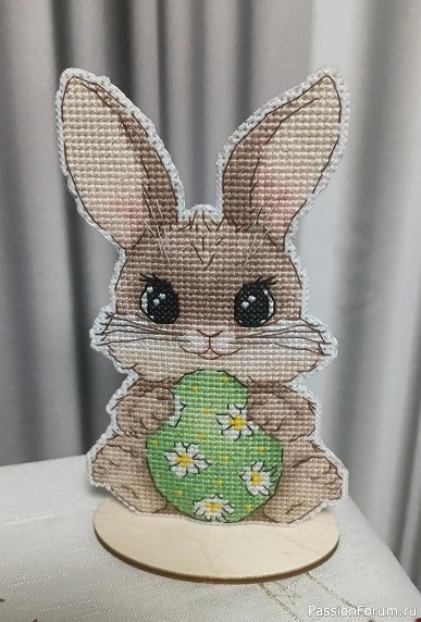 Пасхальный зайка - декоративное украшение.