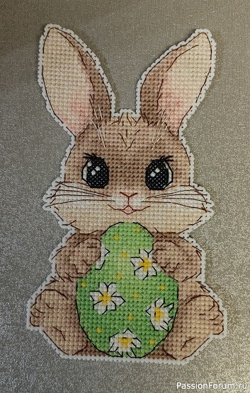 Пасхальный зайка - декоративное украшение.