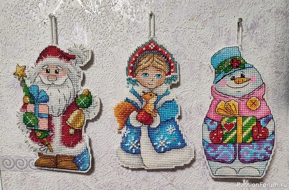 Всех любителей вышивки поздравляю! И немного о вышивке...