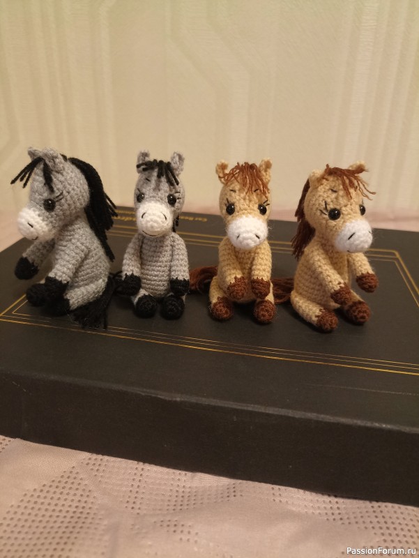 Маленькая лошадка крючком