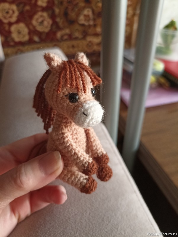Маленькая лошадка крючком