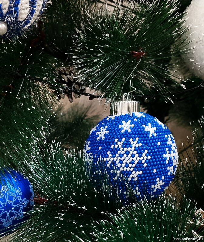 Новогодний шар из бисера. Первый опыт)