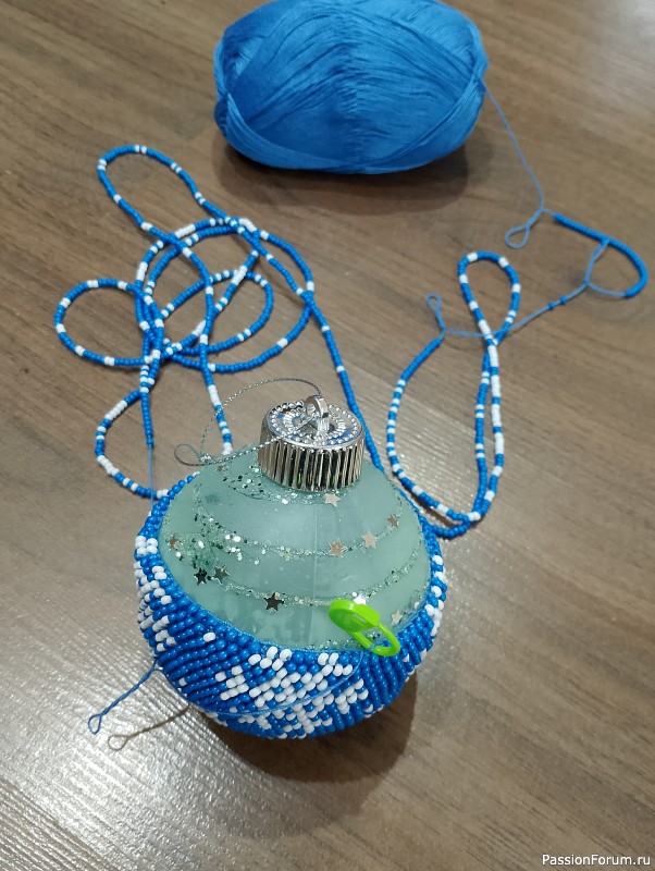 Новогодний шар из бисера. Первый опыт)