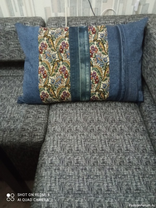 Подушка на кухонный диван