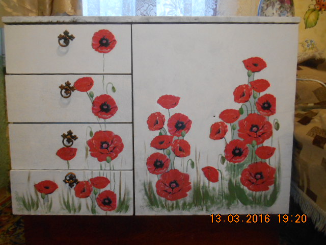 Старенький комодик
