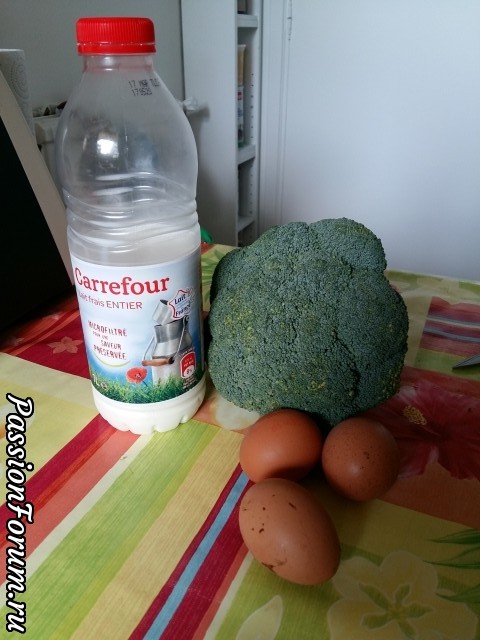 берем свежую, хотя можно и мороженую, брокколи, три яйца, немного молока, для вкусноты и калорийности можно добавить тертый сыр. берем свежую, хотя можно и мороженую, брокколи, три яйца, немного молока, для вкусноты и калорийности можно добавить тертый сыр.