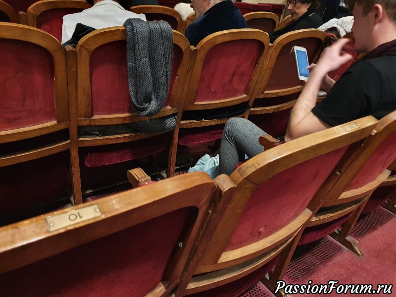 Моя красная "Шанель" в Оперном театре в Ницце. Моя красная "Шанель" в Оперном театре в Ницце.
