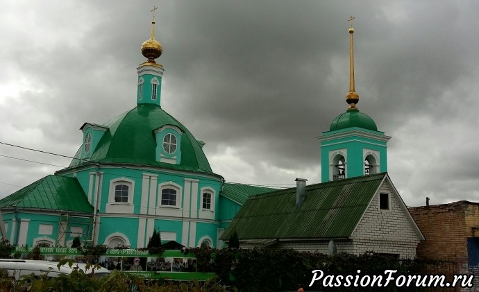 на обратном пути к автовокзалу с другого ракурса сфотографировала эту же церковь на обратном пути к автовокзалу с другого ракурса сфотографировала эту же церковь