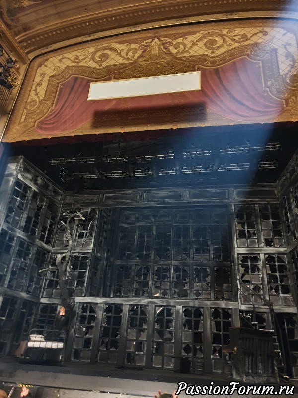 Моя красная "Шанель" в Оперном театре в Ницце.