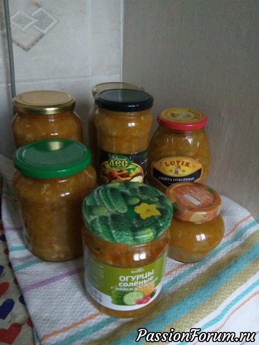 А это мои последние баночки - сделала на зиму кабачковую икру. А до этого варенье - черносмородиновое,вишневое, абрикосовое и из крыжовника. И баночек 10 - огурцов. А это мои последние баночки - сделала на зиму кабачковую икру. А до этого варенье - черносмородиновое,вишневое, абрикосовое и из крыжовника. И баночек 10 - огурцов.