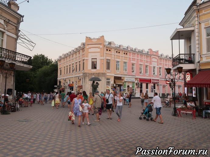|
В прошлом году поставили в фонтан скульптуру... |
В прошлом году поставили в фонтан скульптуру...