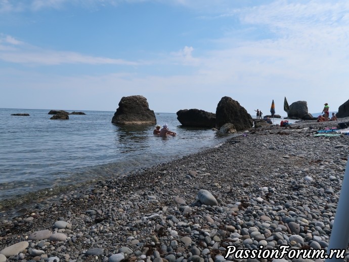А это народ отдыхает в Курортном!! Там вода в море , как "парное молоко". А в Феодосии море холодное.. А это народ отдыхает в Курортном!! Там вода в море , как "парное молоко". А в Феодосии море холодное..