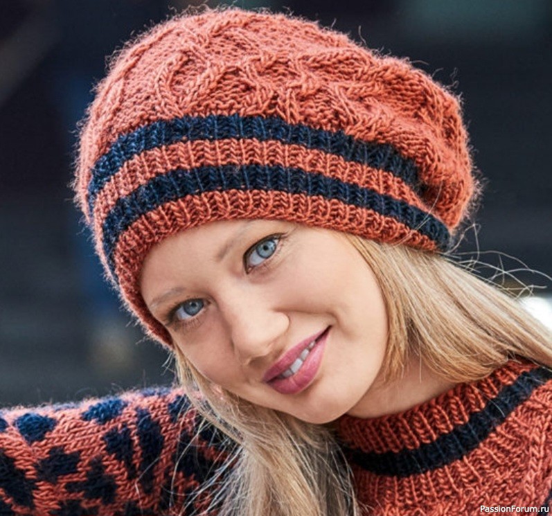 Берет с узором из кос и полосами спицами