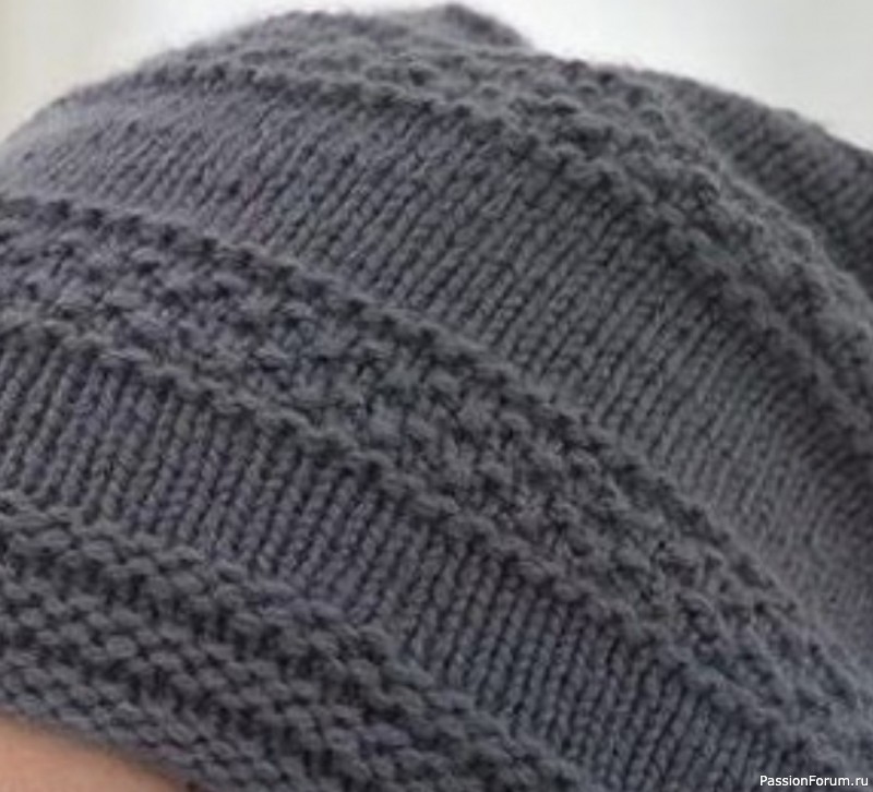 Шапка вязанная полосками. Описание