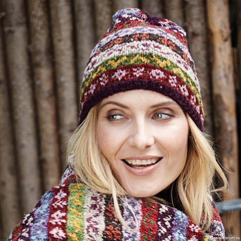 Шапочка с яркими узорами. Схемы