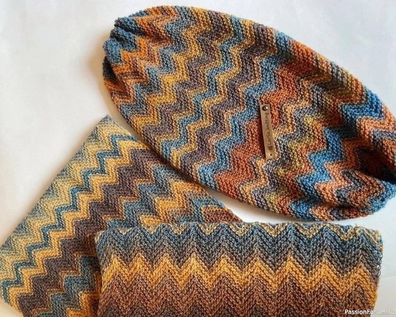 Вязаный комплект: шапка и снуд "Зигзаг удачи"