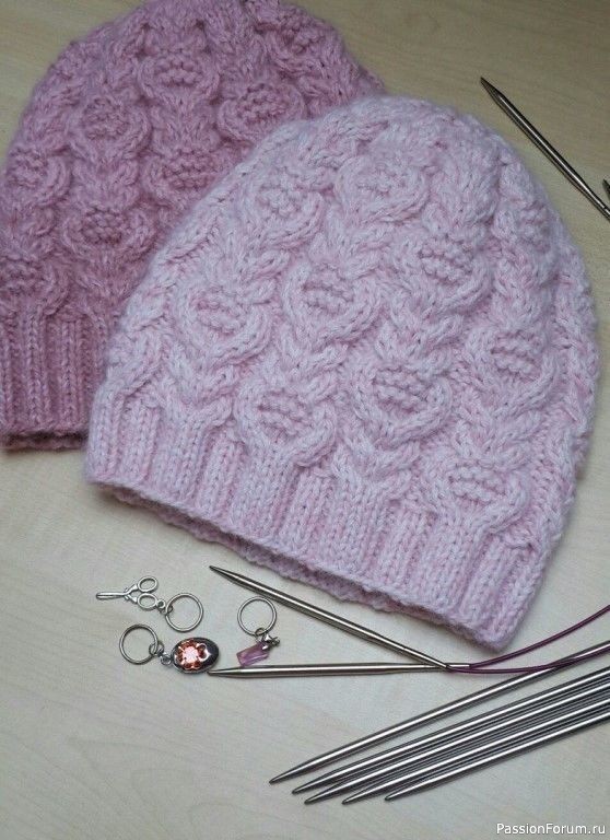 Вяжем шапочку узором "Тюльпаны". Схемы