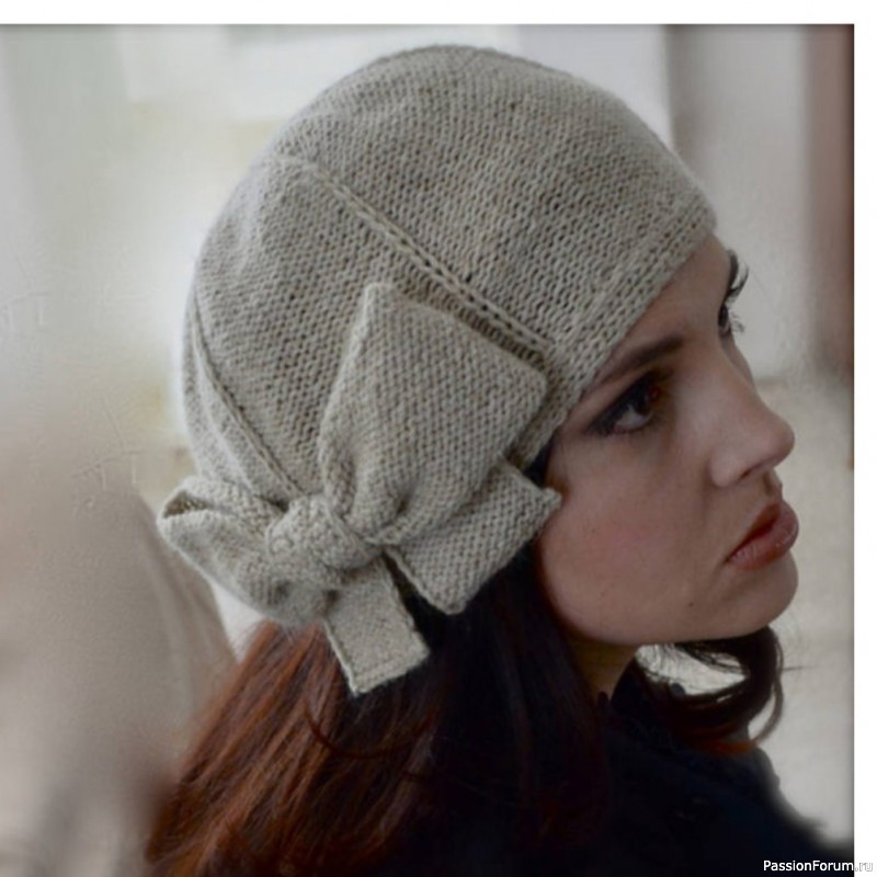 Берет спицами с объемным бантом. Описание