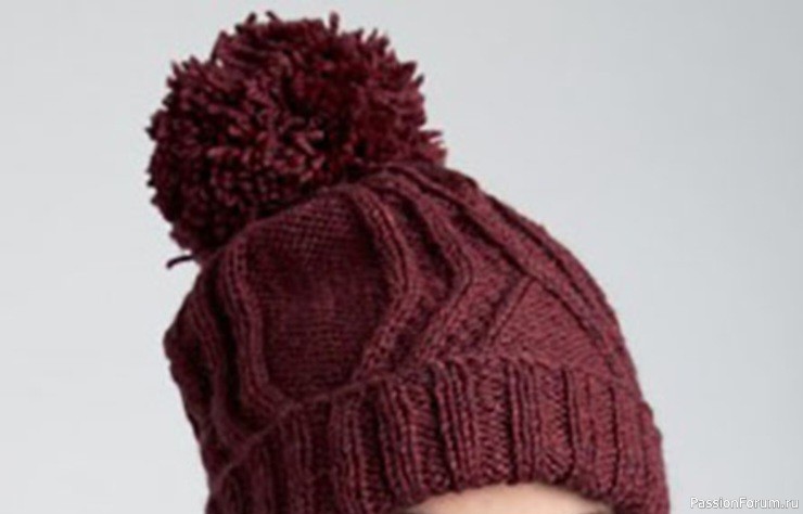 Шапка спицами с отворотом изнаночной гладью