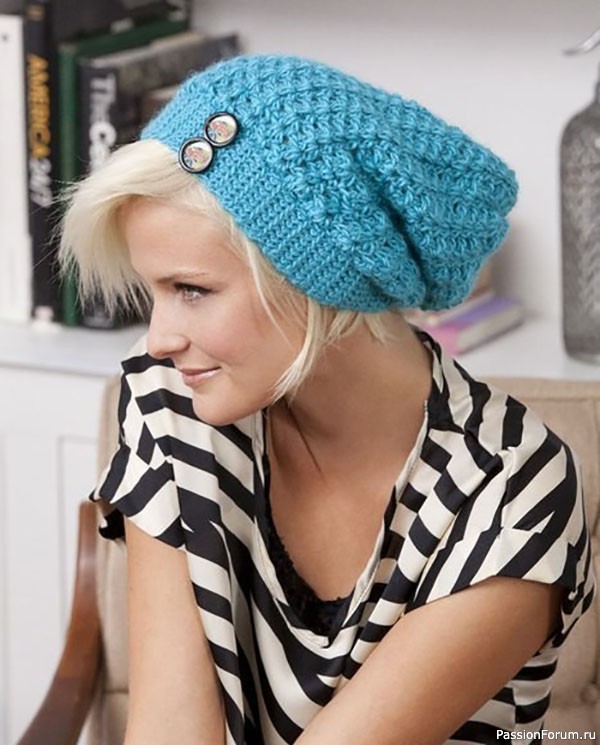 Голубая шапка-чулок крючком
