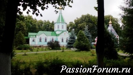 По указателю пошли к купели. По указателю пошли к купели.