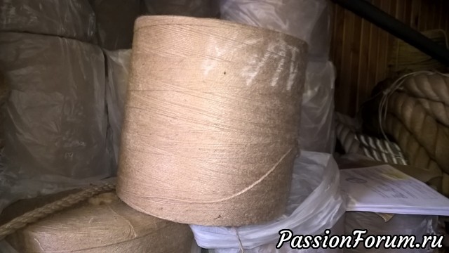 Джутовая пряжа для вязания ковров.продается недорого 350р. за кг